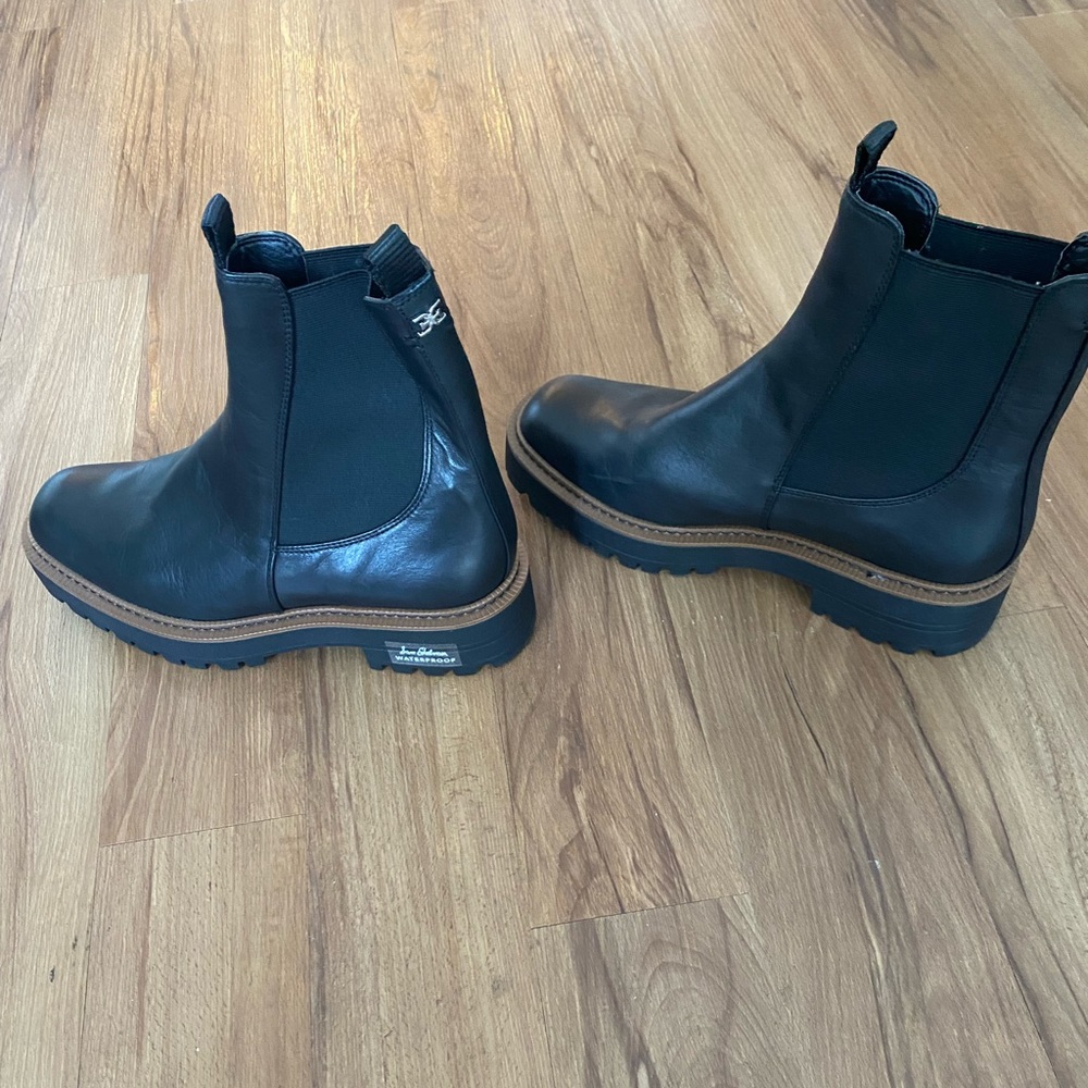 *NEVER WORN*Laguna Waterproof Chelsea Boot
SAM EDELMAN size 9.5 Black